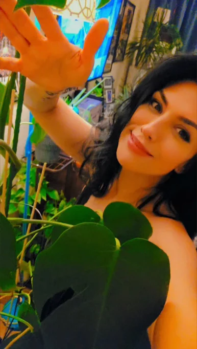 Photo of model @queenofshadows