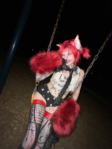 Photo of model @r0ttdfl3sh