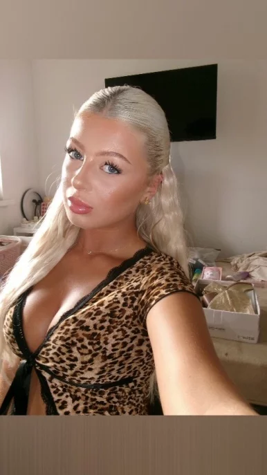 Photo of model @r_xoxo1