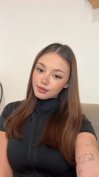 Photo of model @raesuki