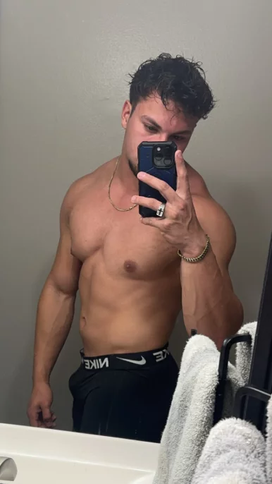 Photo of model @raphaelzzzvip