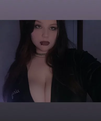 Photo of model @ravenxbabez