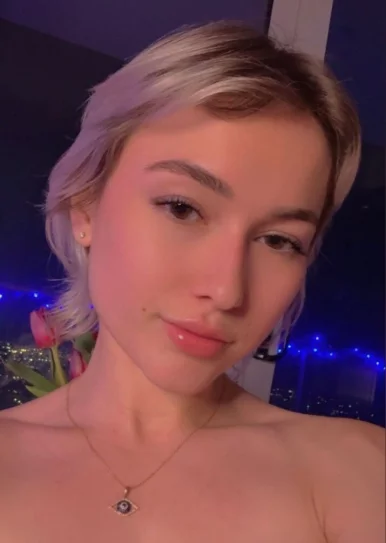 Photo of model @realpollypocket