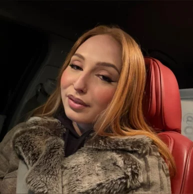 Photo of model @reddvelvetangel