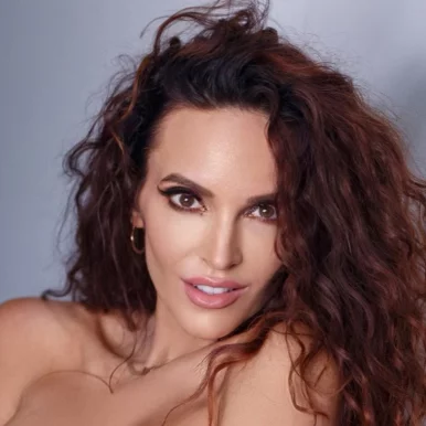 Photo of model @reyreymarie