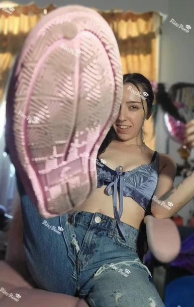 Photo of model @rixyrose