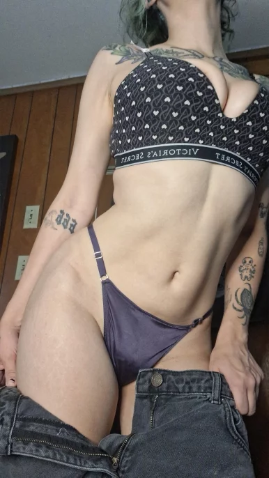 Photo of model @roadkillbeauty