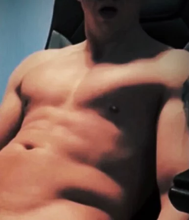 Photo of model @robbiereidfree