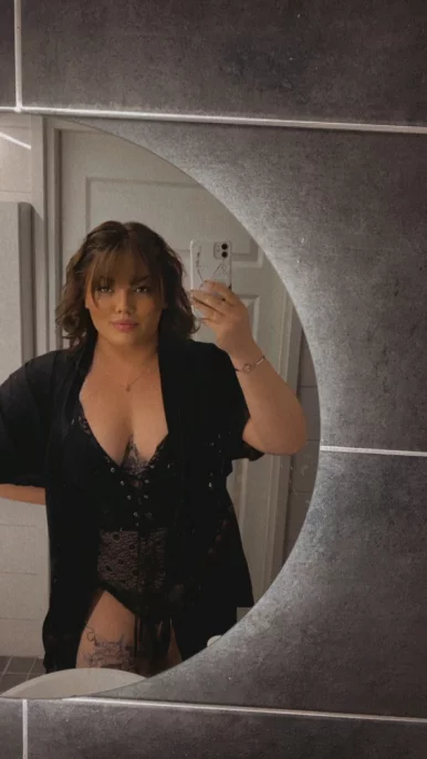 Photo of model @roozey