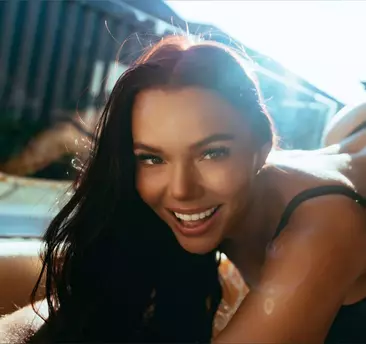 Photo of model @rosieclarke_