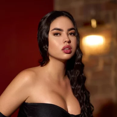 Photo of model @roxanagomezz