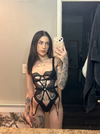 Photo of model @sadieselena