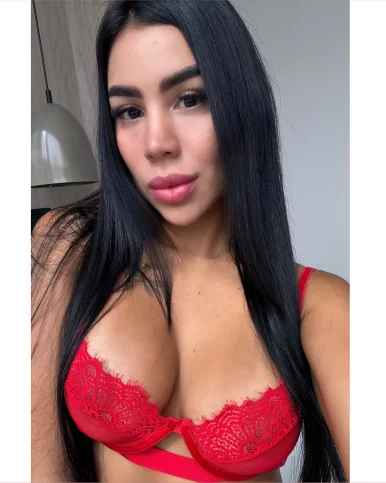 Photo of model @salmahadesct1