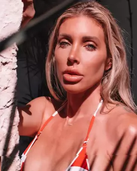 Photo of model @samantha_saint