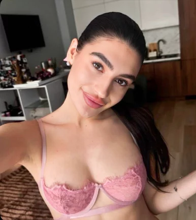 Photo of model @sarah_blossom