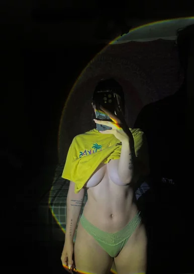 Photo of model @sarinaluvsu