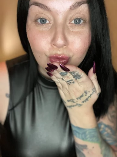 Photo of model @satansmizztrezz666