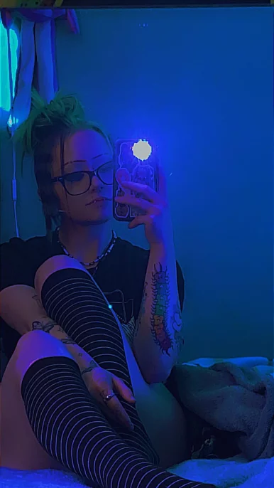 Photo of model @satanzunicornfreeaccount