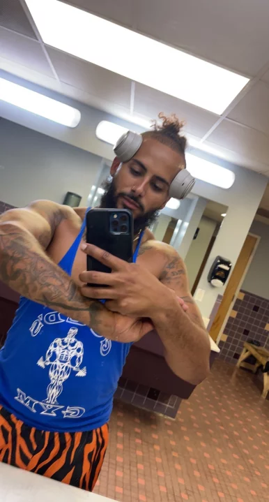 Photo of model @savagebullxxxfree