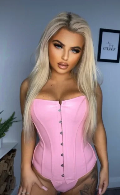 Photo of model @scarlettfoxvip