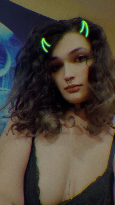 Photo of model @scarletwolf666