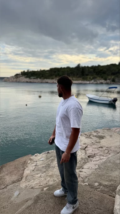 Photo of model @sdaves