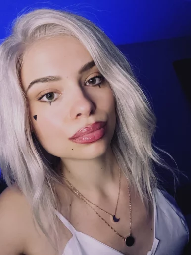 Photo of model @selena.moon.only