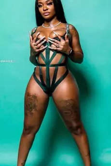 Photo of model @senpaibuuu