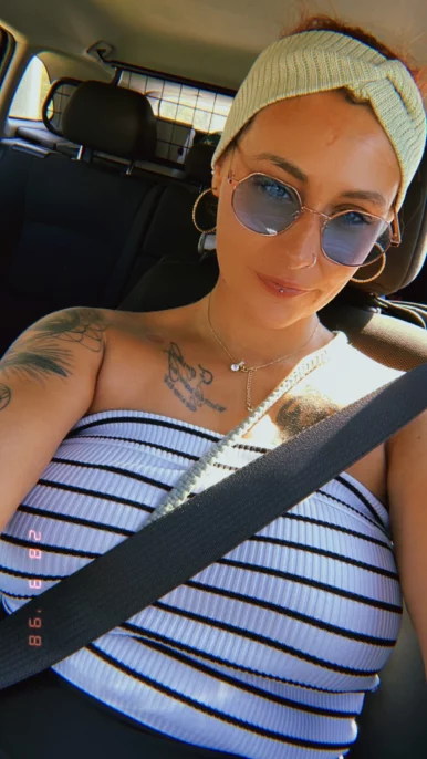 Photo of model @sensualhoneybee