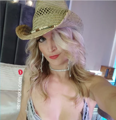 Photo of model @serenexx