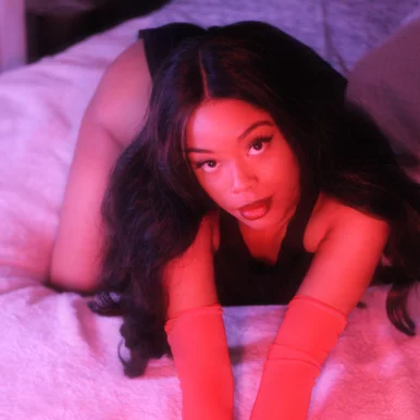 Photo of model @servequeenvee