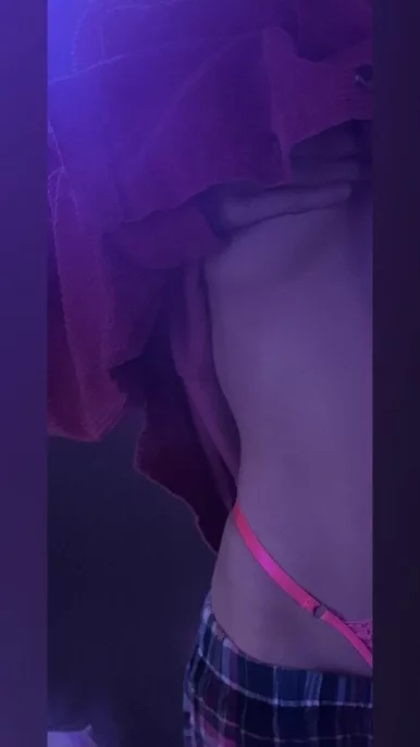 Photo of model @sexcpetitepisces