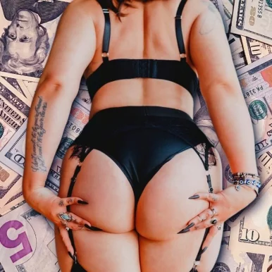 Photo of model @sexmagicwitch