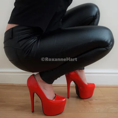 Photo of model @sexyroxannehart