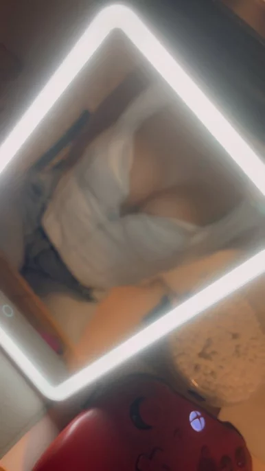 Photo of model @shyafterdark00