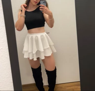 Photo of model @shyisabella