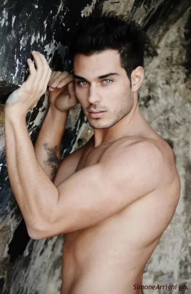 Photo of model @simoneamato