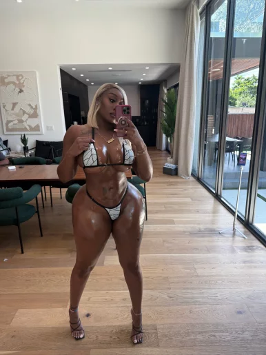 Photo of model @sinful_la