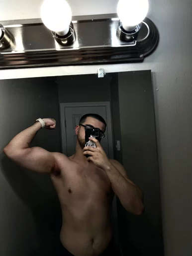 Photo of model @sizekingmars