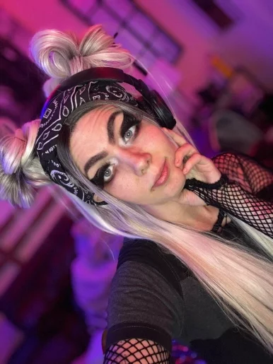 Photo of model @sleepyshadowbunnyyy