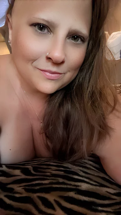 Photo of model @smalltowngamergirl76