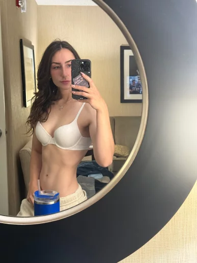 Photo of model @smokeyskyes