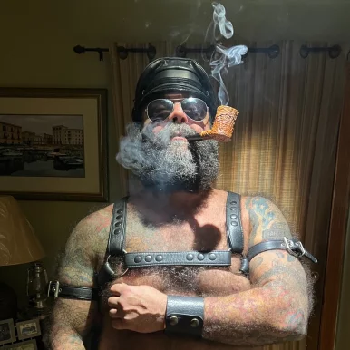 Photo of model @smokielthrbear