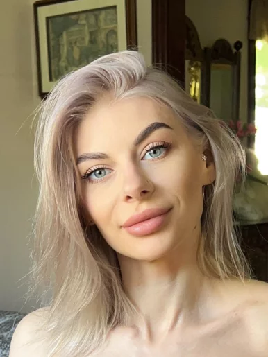 Photo of model @sofiaawhite