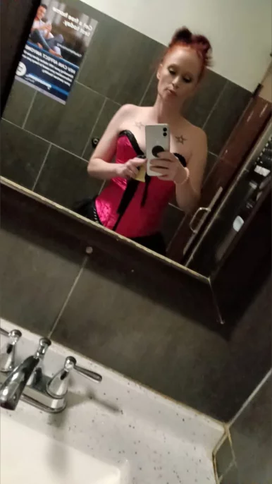 Photo of model @softredhead