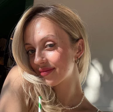 Photo of model @sophie_flower