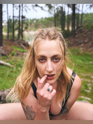 Photo of model @sophielune