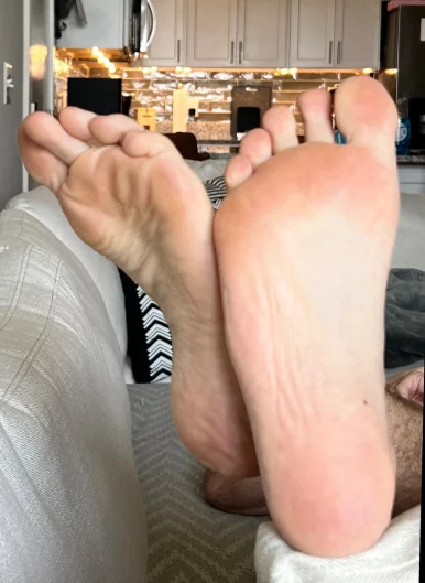 Photo of model @southernfeetandtickling