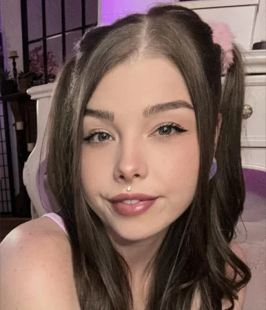 Photo of model @squishy_waifu