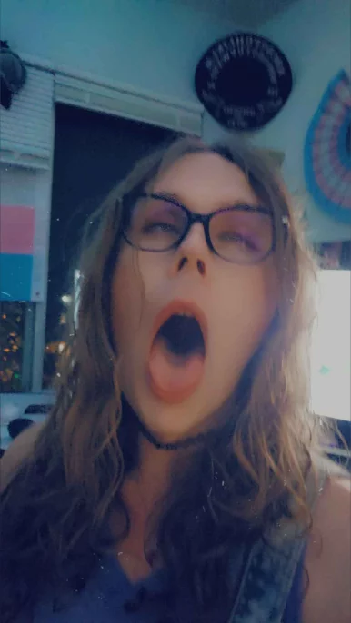 Photo of model @stacyfromaccounting